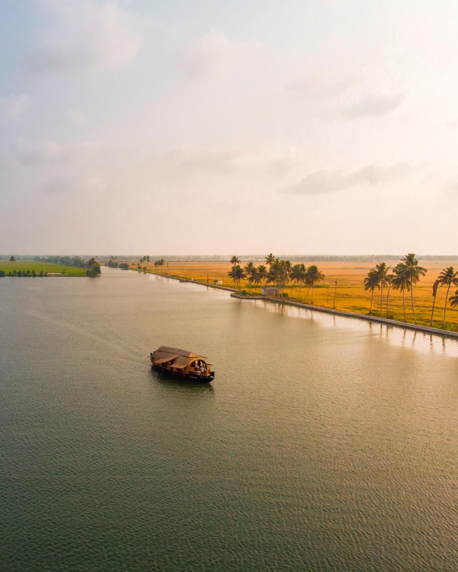 Готель Spice Coast Cruises - Houseboat, A Cgh Earth Experience Alappuzha Екстер'єр фото